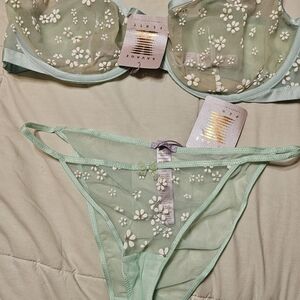 Savage X Fenty Mint Green Floral Daisy Bra And panty  NEW Set Lingerie Set